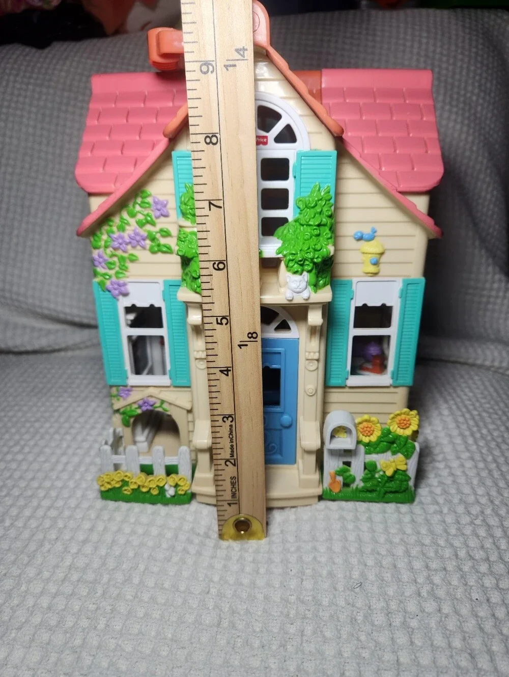 Fisher-Price Pink & Blue Loving Family CottageFold-Out Dollhouse Playset 2000
